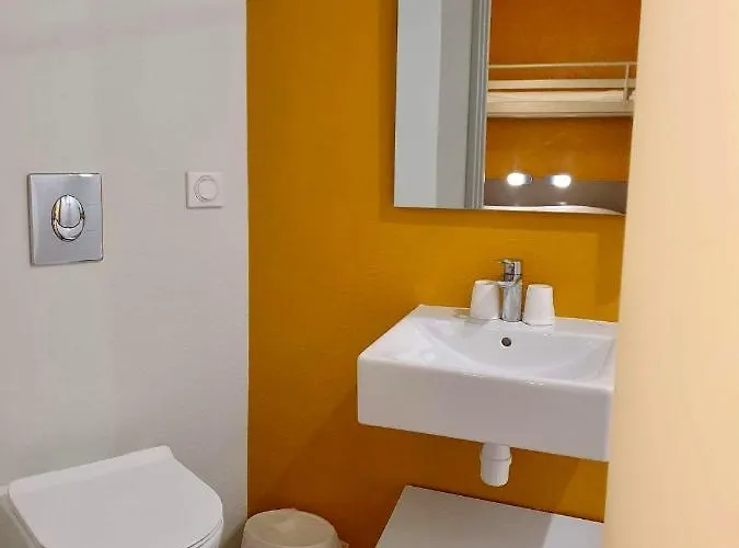 Отель Cit'hotel Design Evry Senart 2*