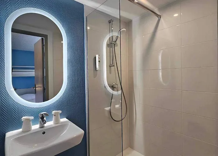 Отель Cit'hotel Design Evry Senart