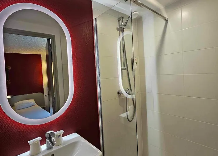 Отель Cit'hotel Design Evry Senart