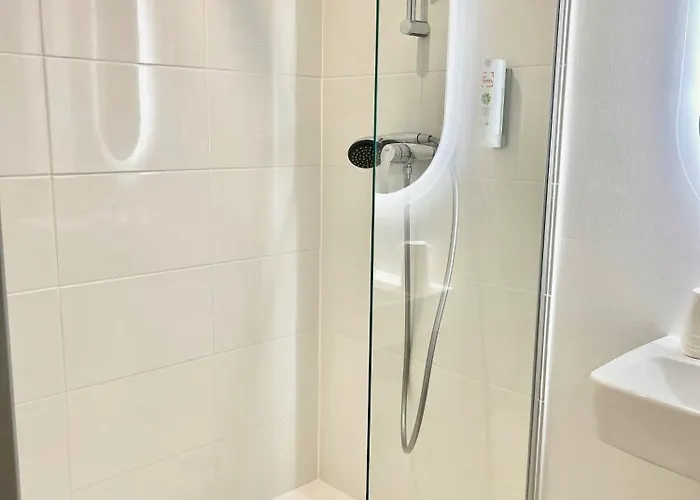 Отель Cit'hotel Design Evry Senart